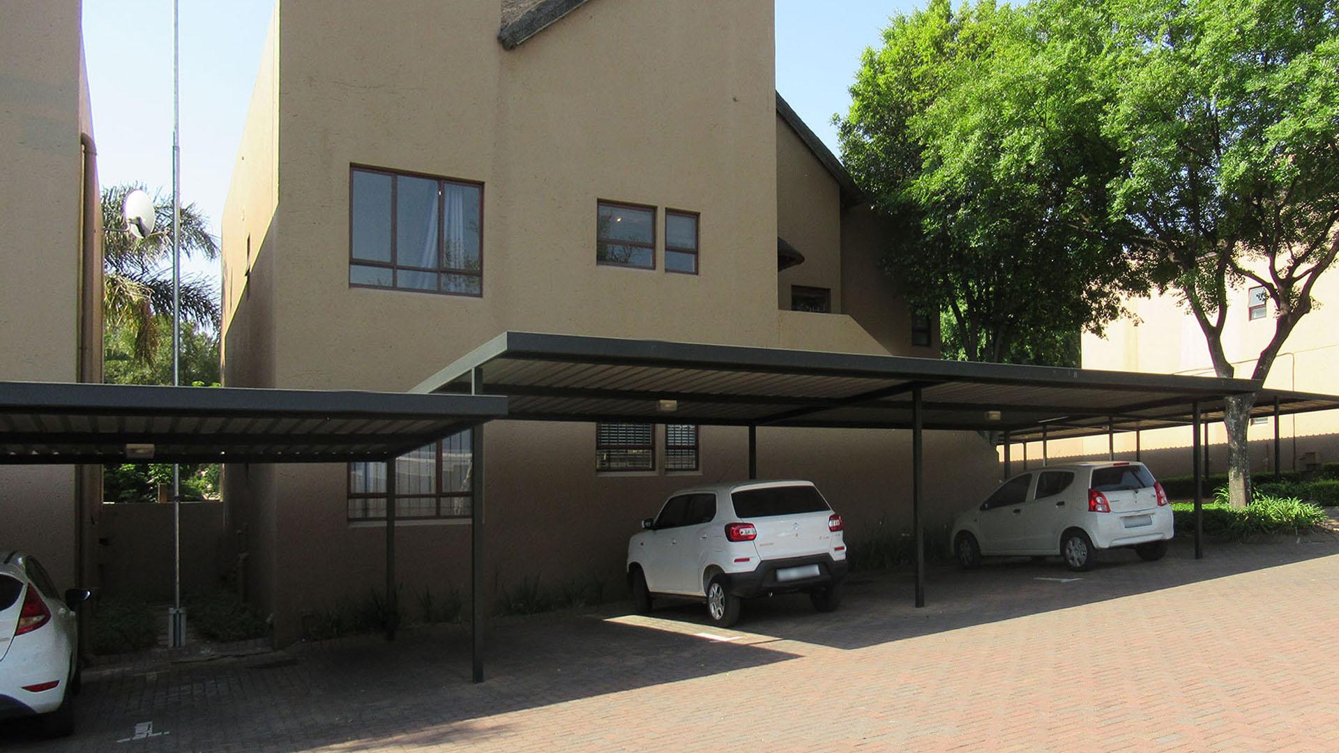 Front View of property in Sunninghill