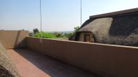 Balcony - 38 square meters of property in Sunninghill