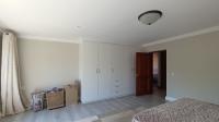 Bed Room 1 - 27 square meters of property in Bryanston