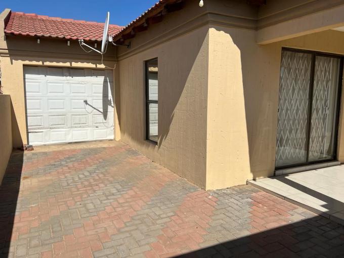 3 Bedroom House for Sale For Sale in Vanderbijlpark - MR648696