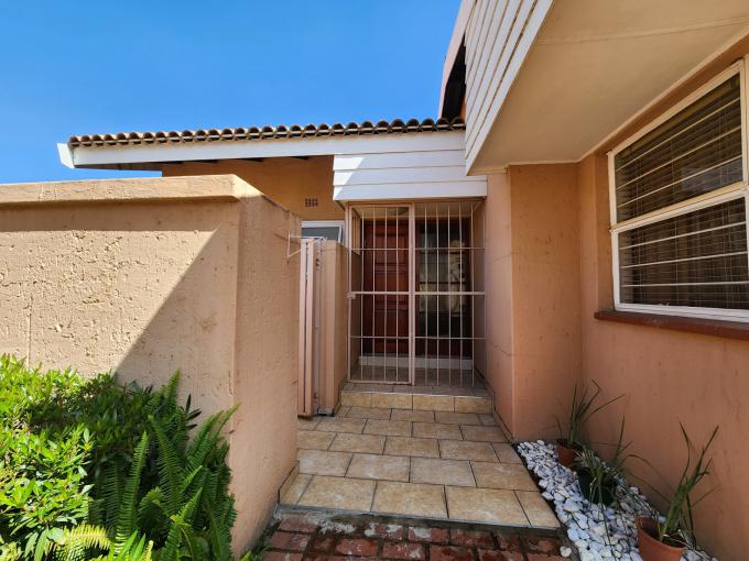 2 Bedroom Sectional Title for Sale For Sale in Woodmead - MR648828