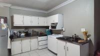 Kitchen - 38 square meters of property in Gezina