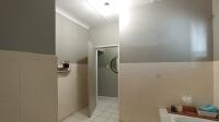 Bathroom 1 - 18 square meters of property in Gezina