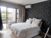 Main Bedroom of property in Bedfordview