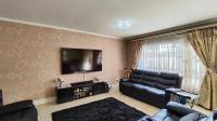 Lounges - 24 square meters of property in Bedfordview