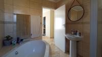 Main Bathroom - 6 square meters of property in Kosmosdal