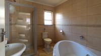 Main Bathroom - 6 square meters of property in Kosmosdal