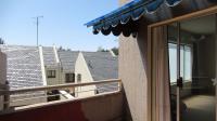 Balcony - 9 square meters of property in Bryanston