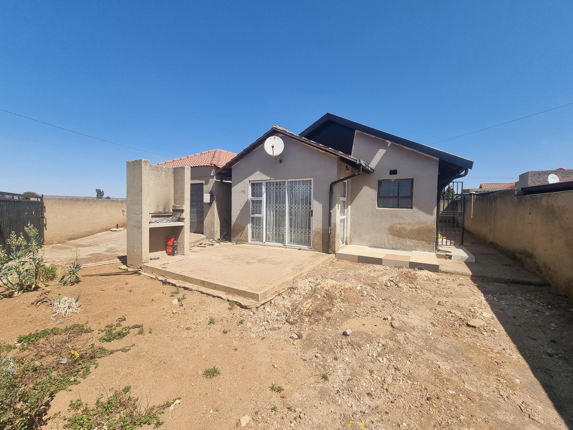 Front View of property in Protea Glen