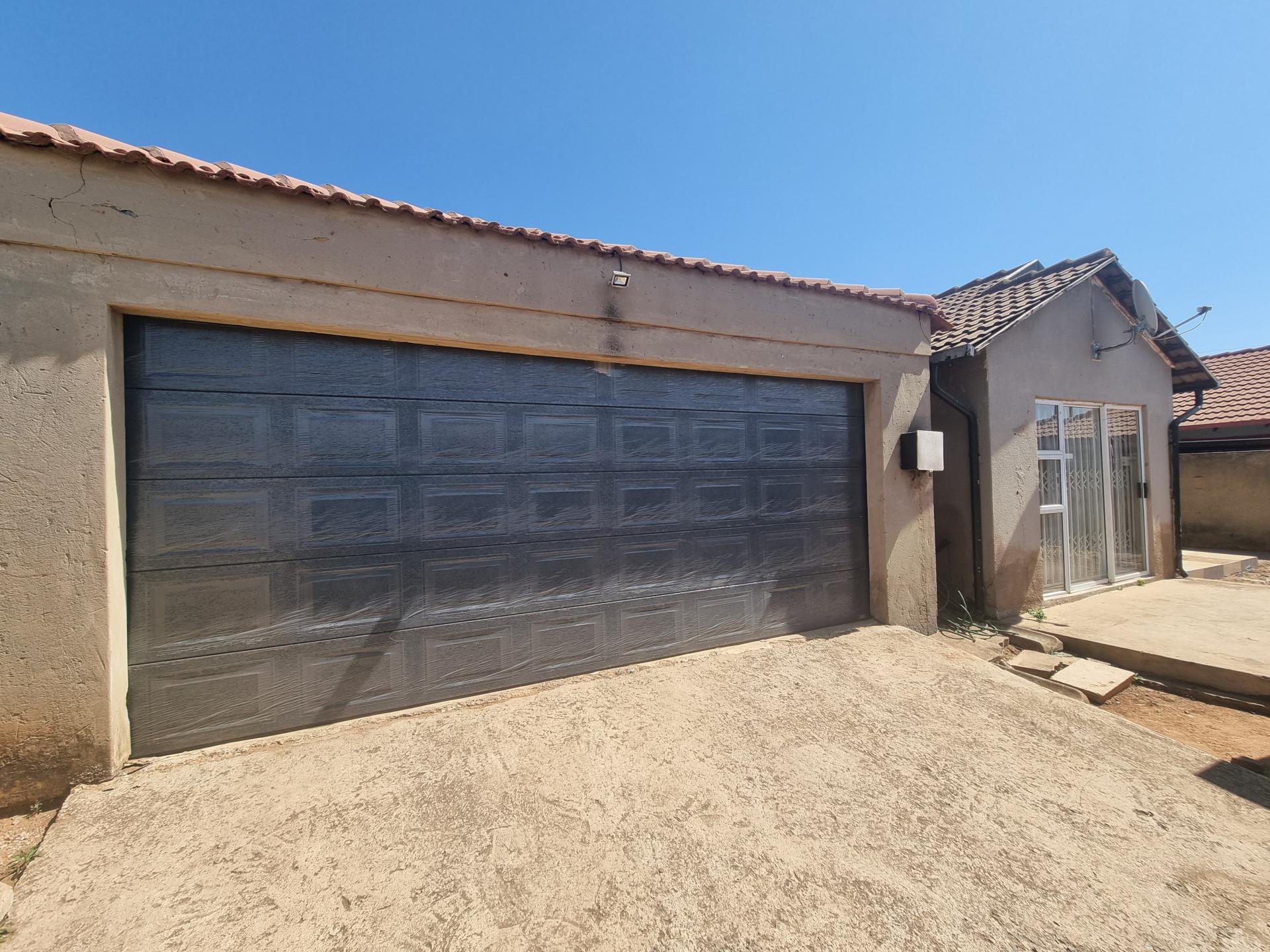 Front View of property in Protea Glen