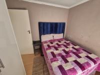 Bed Room 1 of property in Protea Glen