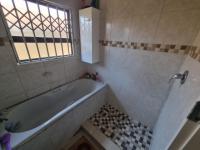 Main Bathroom of property in Protea Glen