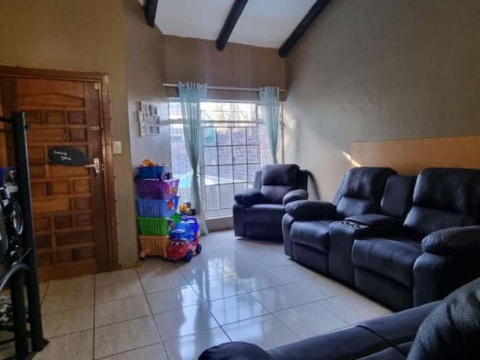 3 Bedroom Sectional Title for Sale For Sale in Sterpark - MR649197