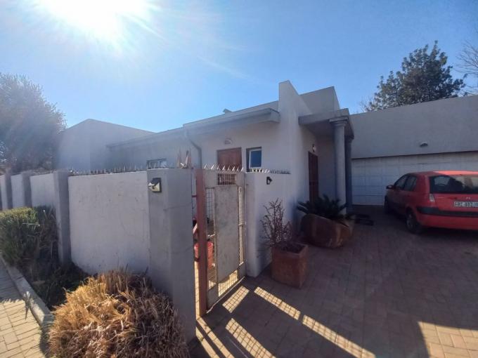 2 Bedroom Sectional Title for Sale For Sale in Wilkoppies - MR649230