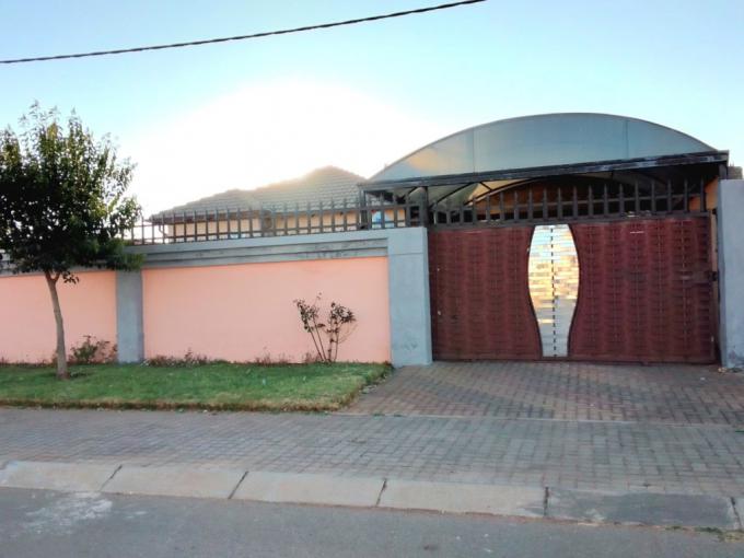 5 Bedroom House for Sale For Sale in Lenasia - MR649246