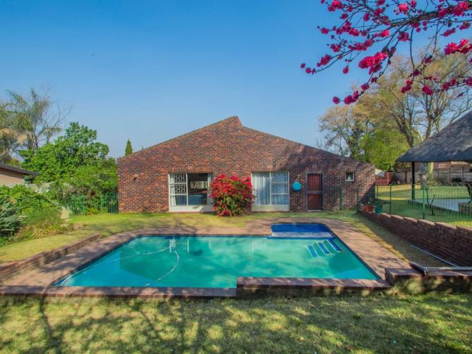 4 Bedroom House for Sale For Sale in Weltevreden Park - MR649297