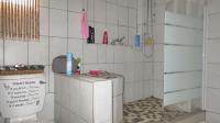 Bathroom 1 - 16 square meters of property in Roodekrans