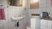 Bathroom 1 - 16 square meters of property in Roodekrans