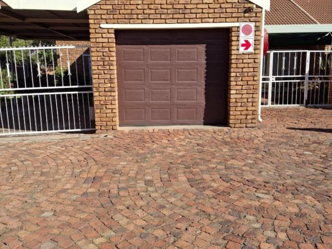 3 Bedroom Simplex for Sale For Sale in Vanderbijlpark - MR649417