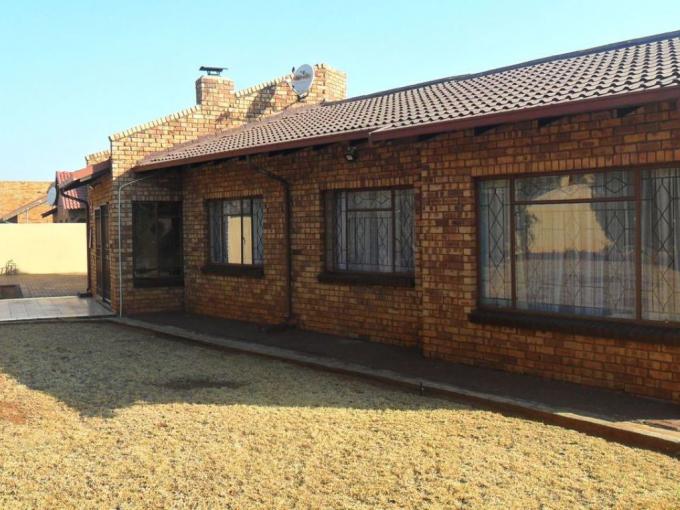 4 Bedroom House for Sale For Sale in Spruitview - MR649433