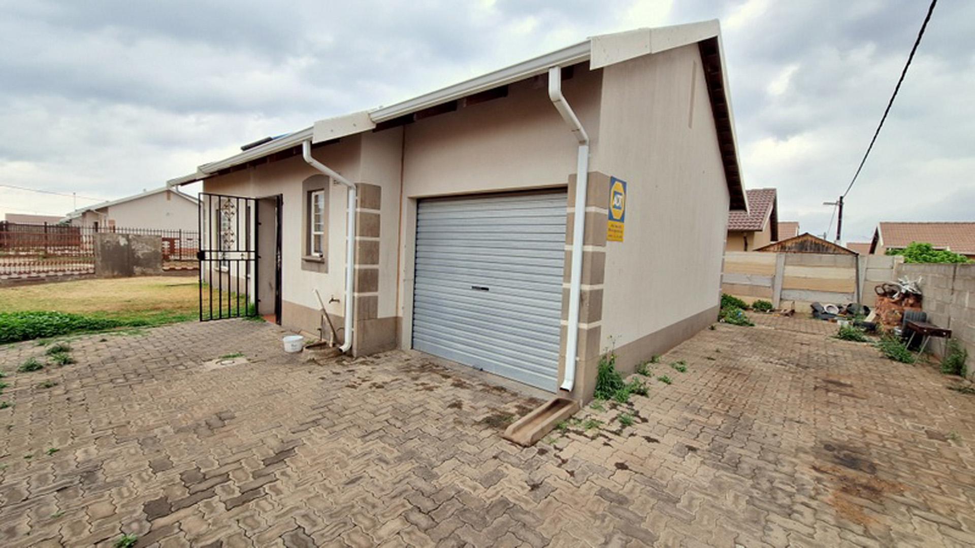 Front View of property in Bloemfontein