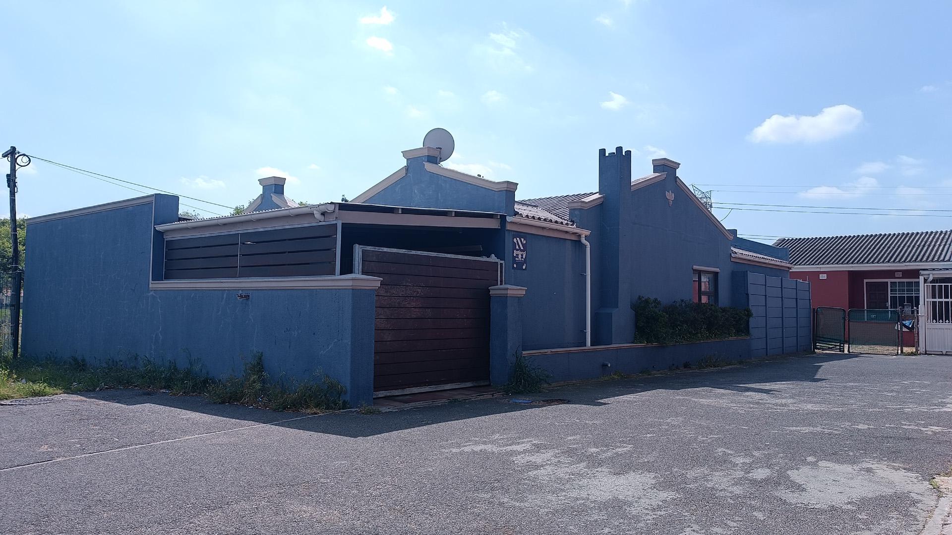 Front View of property in Athlone - CPT