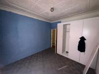 Bed Room 1 - 15 square meters of property in Dunnottar