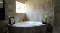 Bathroom 1 - 14 square meters of property in Sandton