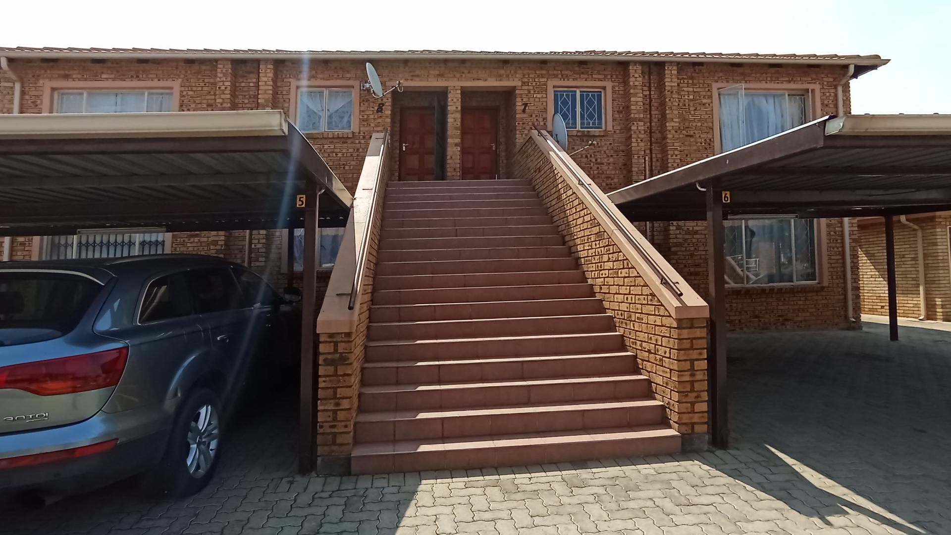 Front View of property in Rosettenville