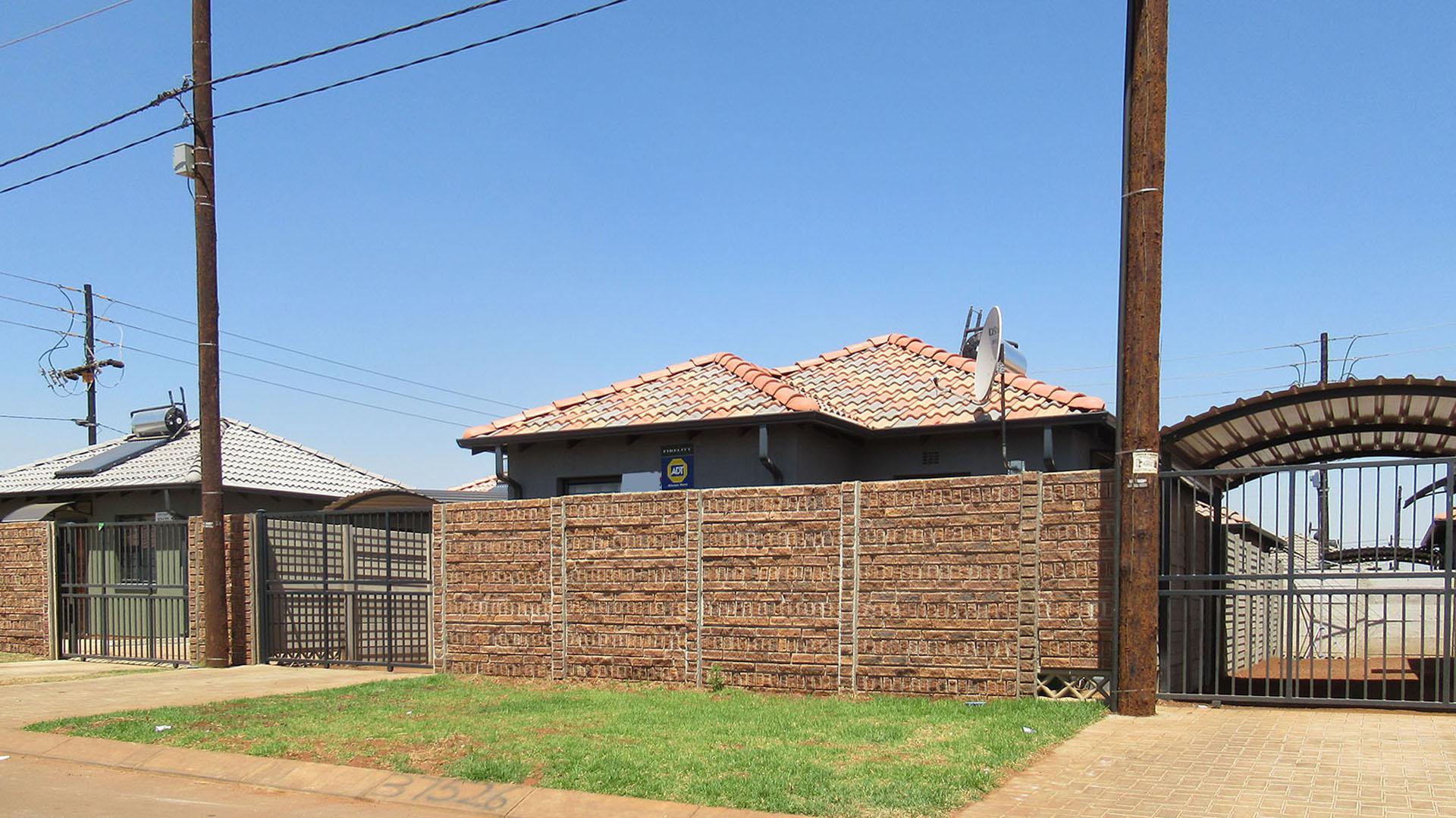 Front View of property in Protea Glen