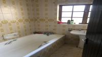 Bathroom 1 of property in West Riding - DBN