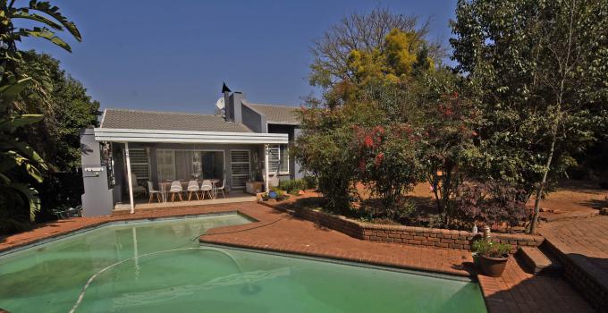 4 Bedroom House for Sale For Sale in Weltevreden Park - MR649825