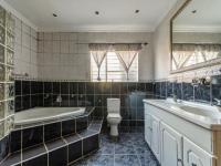 Main Bathroom - 11 square meters of property in Sunward park