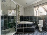 Main Bathroom - 11 square meters of property in Sunward park