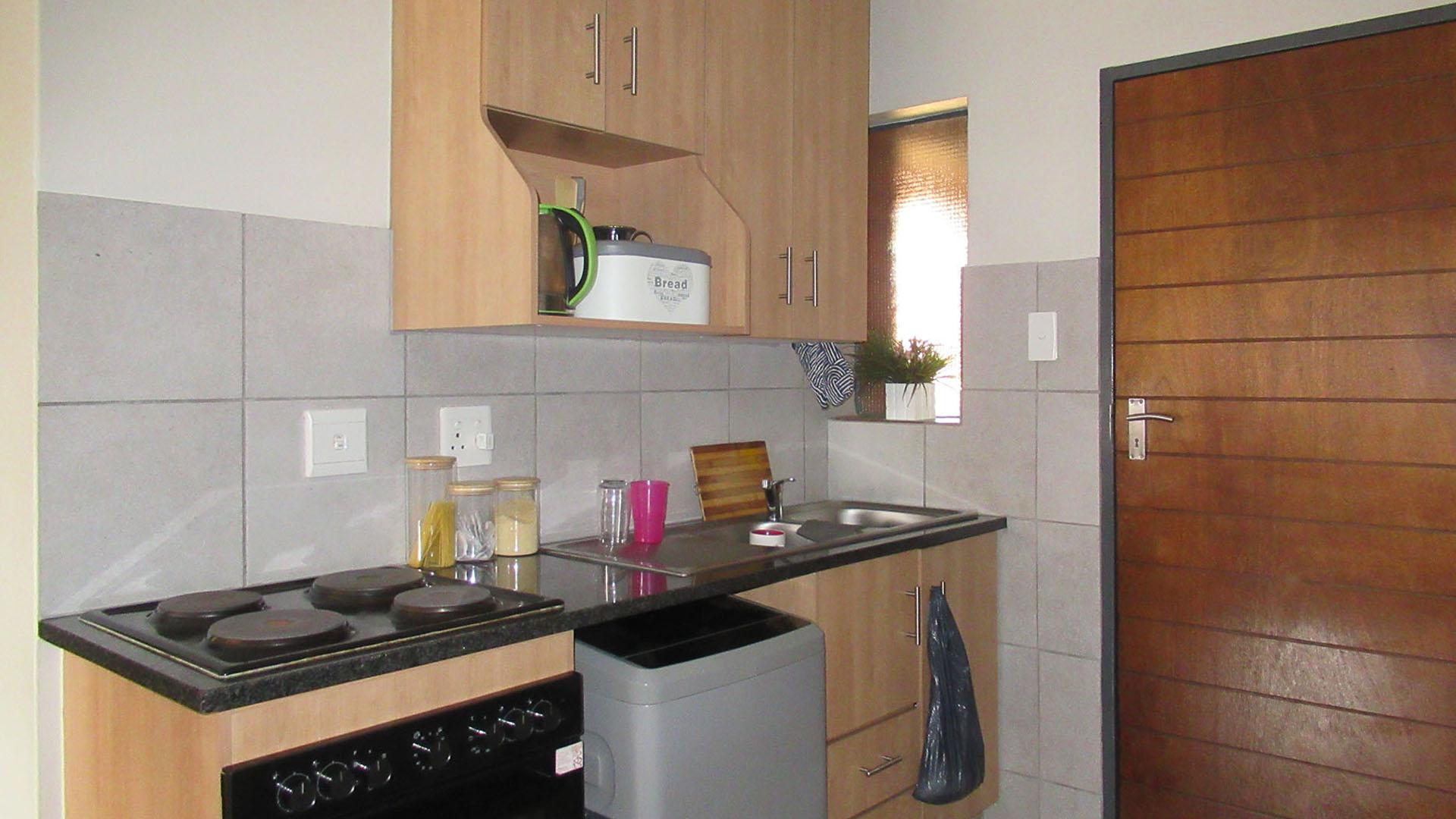 Kitchen - 5 square meters of property in Alveda