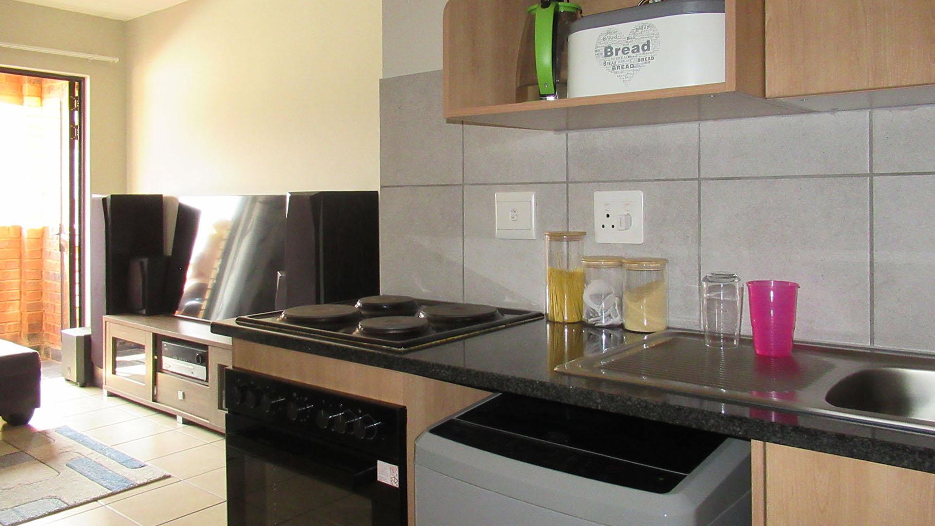 Kitchen - 5 square meters of property in Alveda