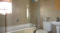 Bathroom 1 - 5 square meters of property in Alveda