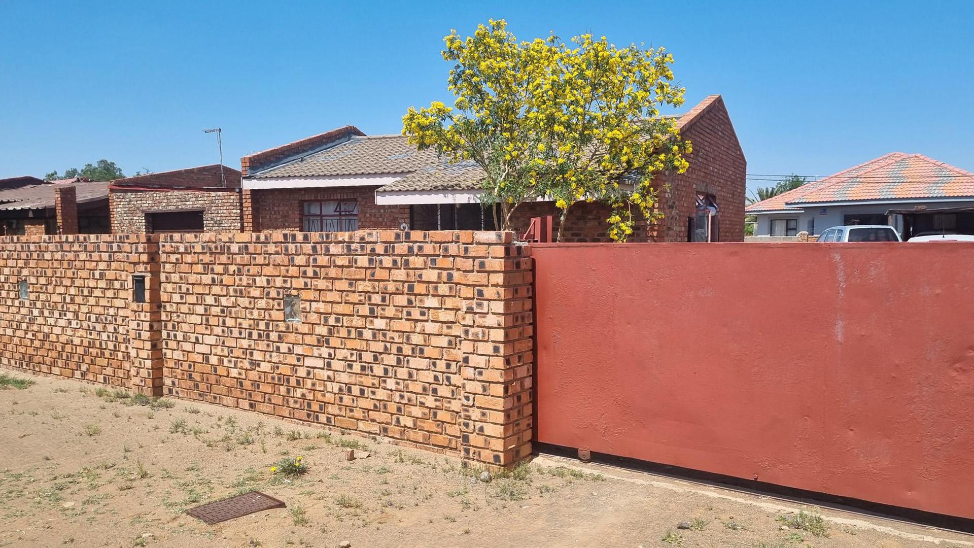 Front View of property in Beaconsfield