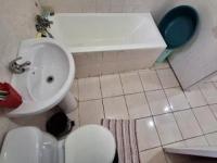 Bathroom 1 - 6 square meters of property in Lovu