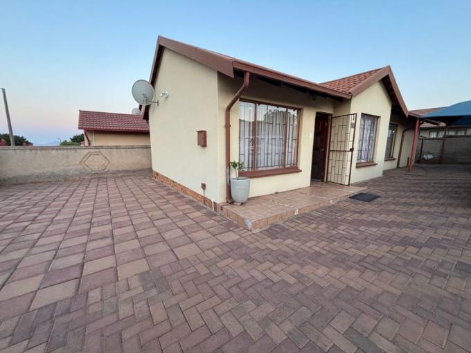 3 Bedroom House to Rent in Tlhabane West - Property to rent - MR649909