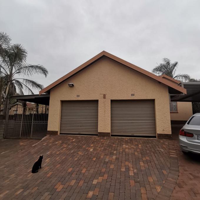 3 Bedroom House to Rent in Weltevreden Park - Property to rent - MR649958