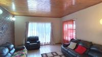 Lounges - 25 square meters of property in Bardene