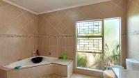 Main Bathroom - 12 square meters of property in Bardene