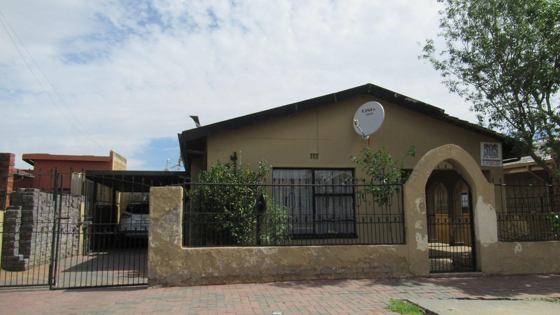 Front View of property in Pimville Zone 5