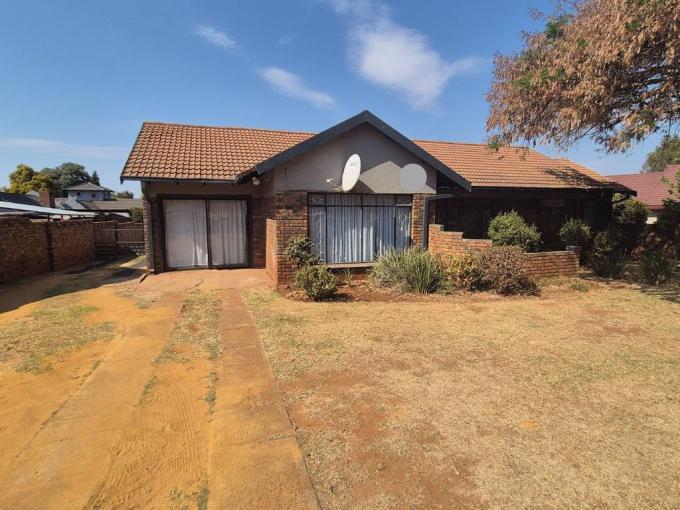 3 Bedroom House for Sale For Sale in Dennesig - MR650033