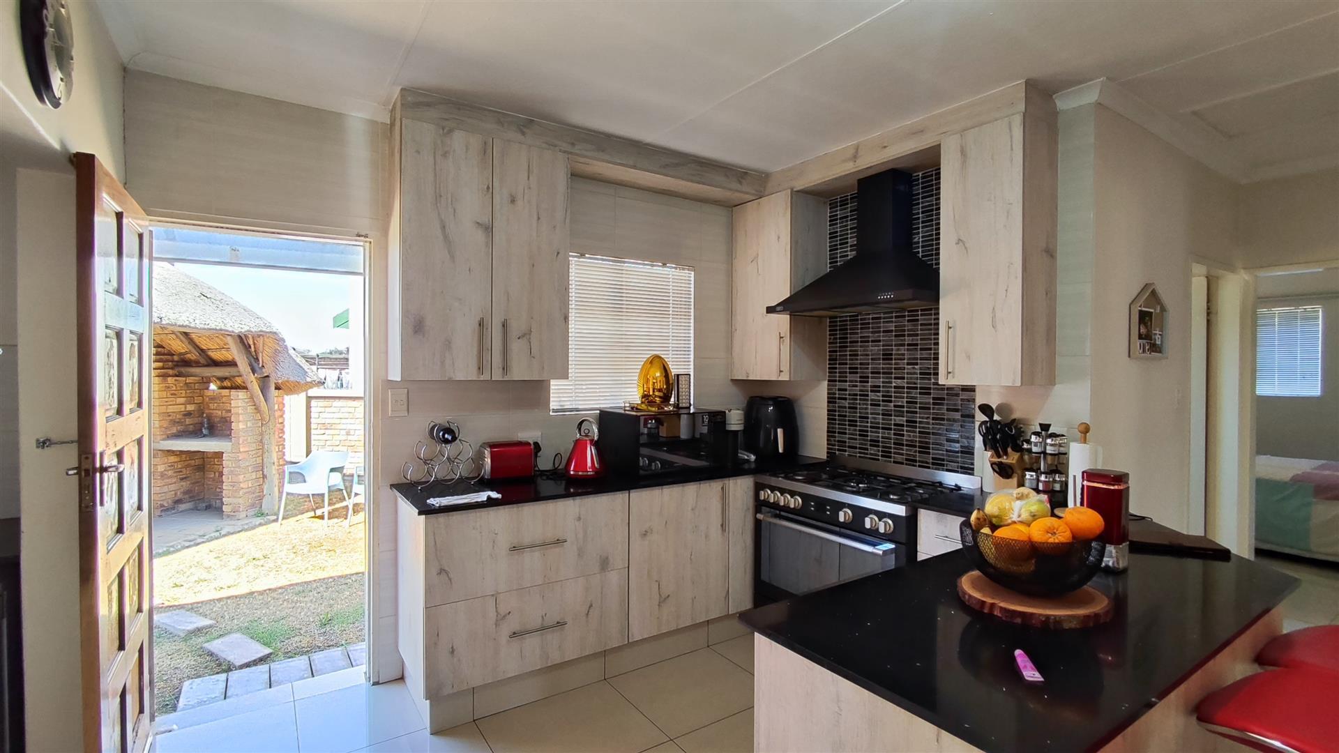 Kitchen - 15 square meters of property in Dalpark