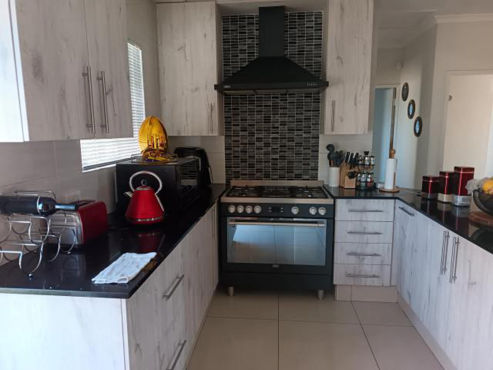 Kitchen - 15 square meters of property in Dalpark