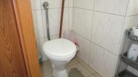 Bathroom 1 - 7 square meters of property in Horison View