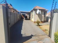 3 Bedroom 2 Bathroom House for Sale for sale in Rosslyn