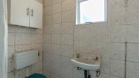 Bathroom 1 - 8 square meters of property in Southport